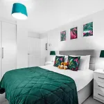 Modern City Centre 2 Bedroom Apartment By Azura Nights
