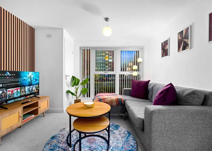 Modern City Centre 2 Bedroom Apartment By Azura Nights