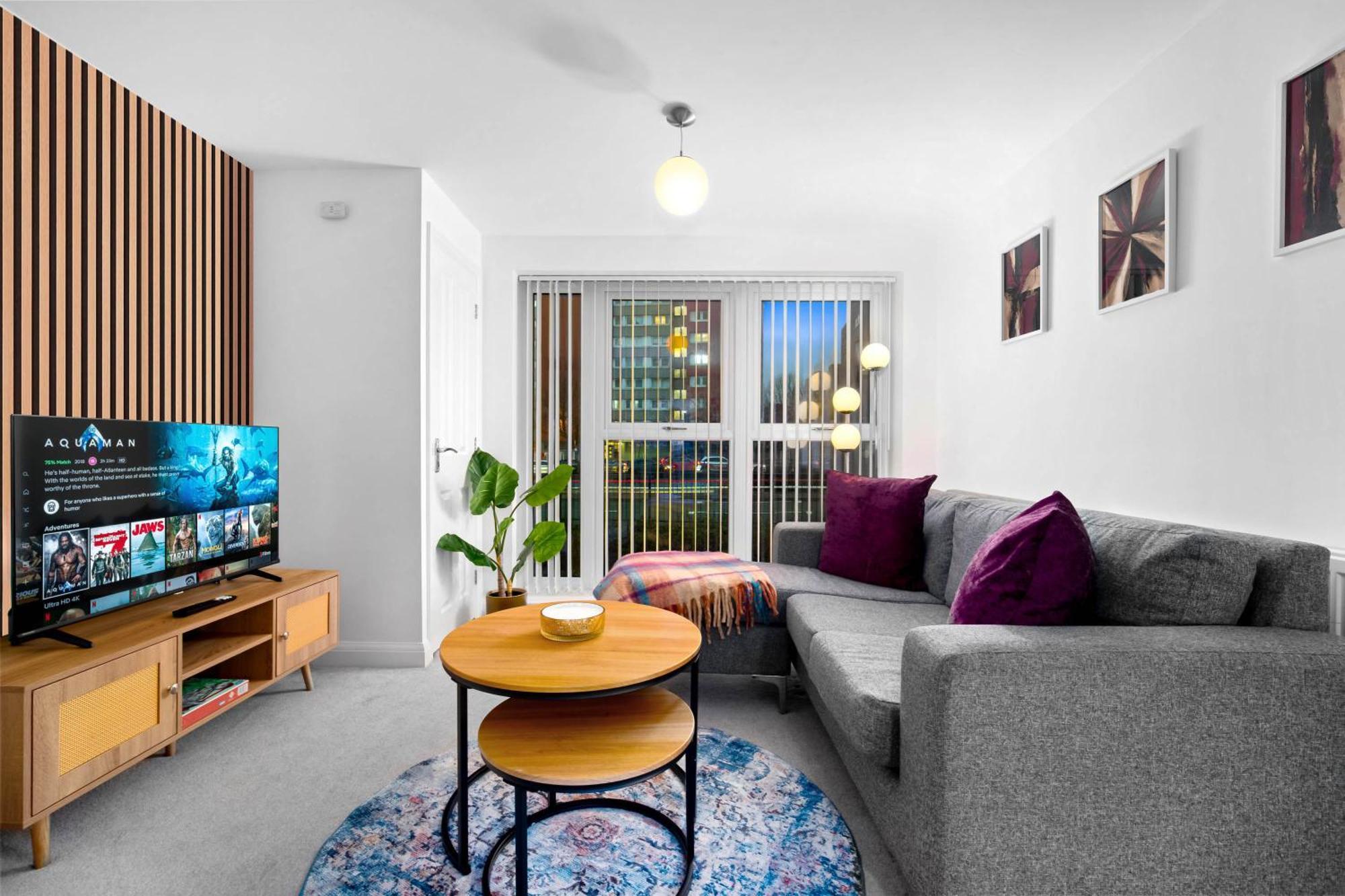Modern Centre 2 Bedroom By Azura Nights Apartment *